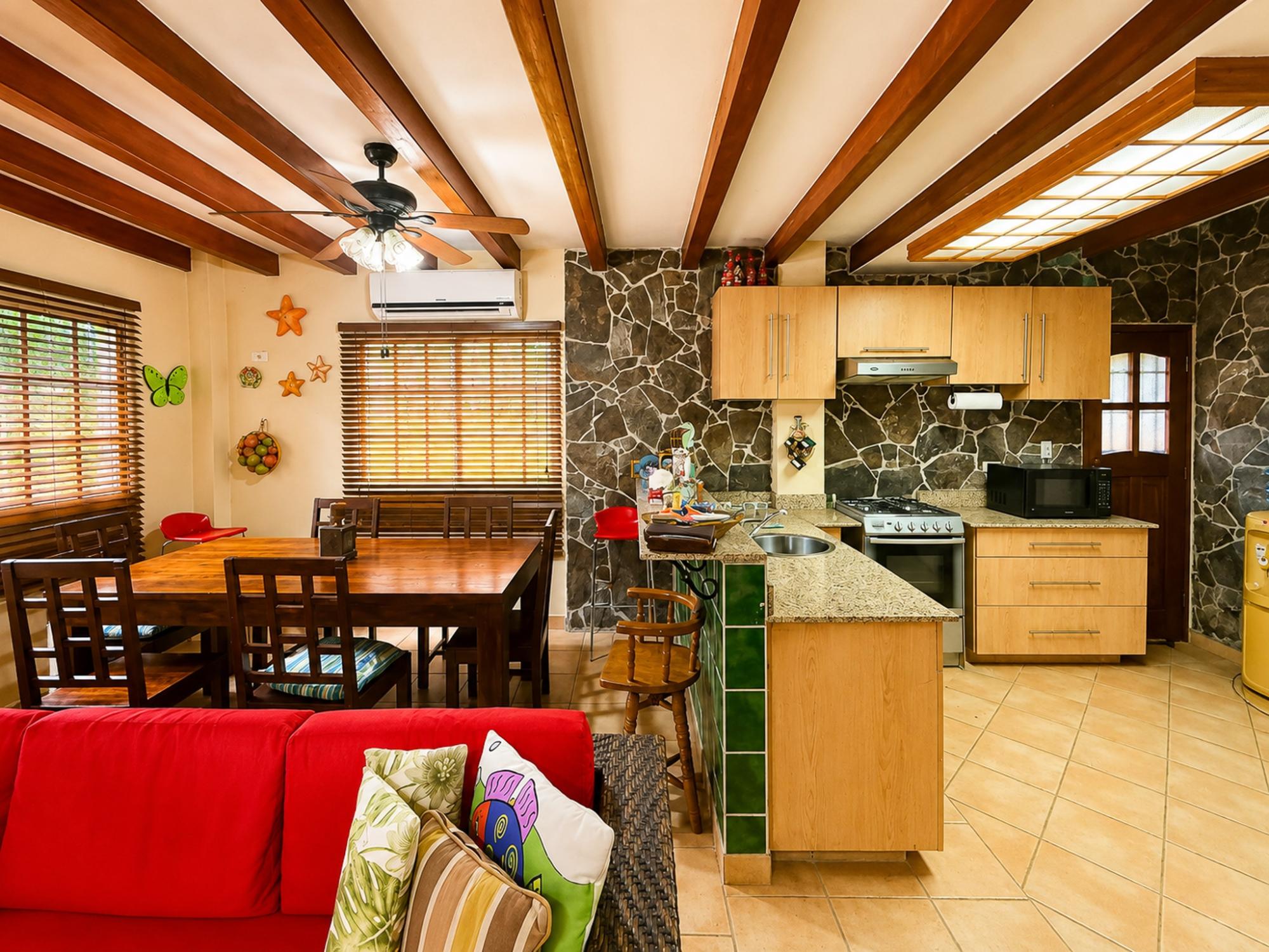 Cuatro casas modernas con piscina en la exclusiva zona de Coronado.