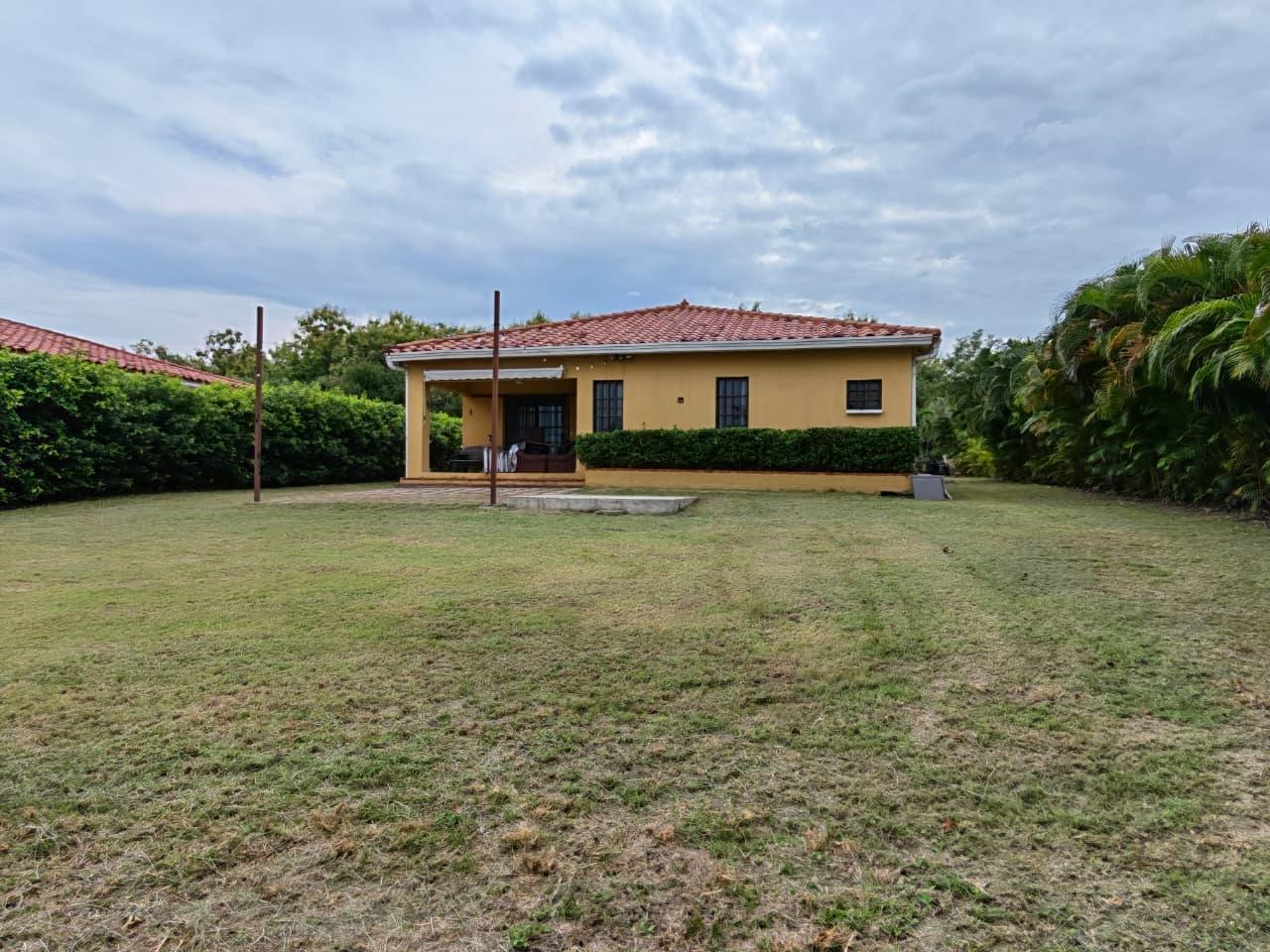 Casa en Hacienda Pacifica de 3 recamaras y amplio jardin