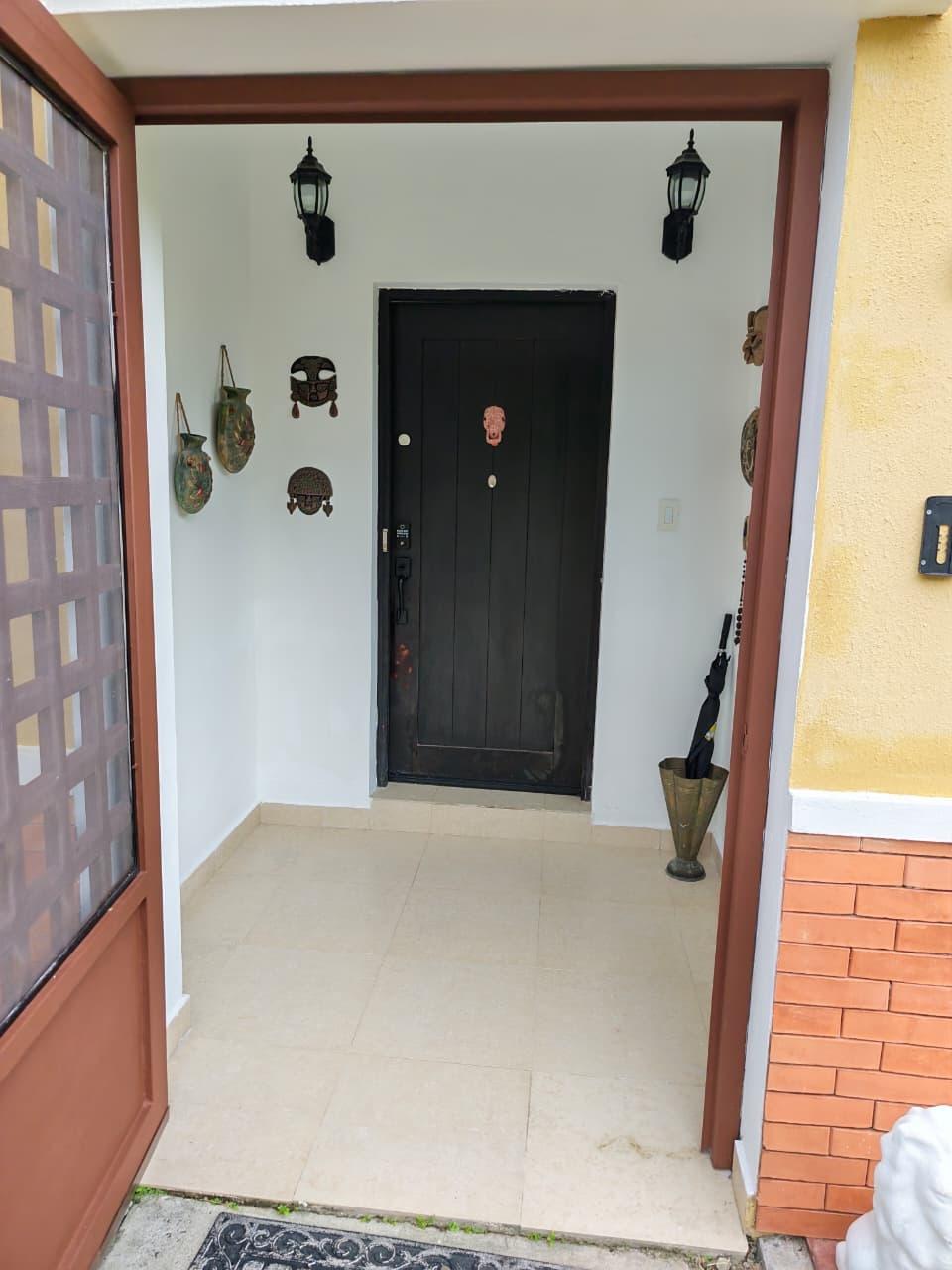 Casa en Hacienda Pacifica de 3 recamaras y amplio jardin