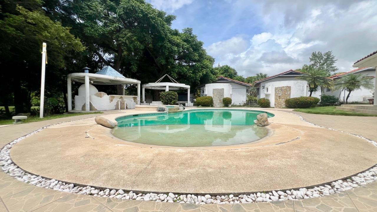 VILLA EN EL GOLF DE CORONADO