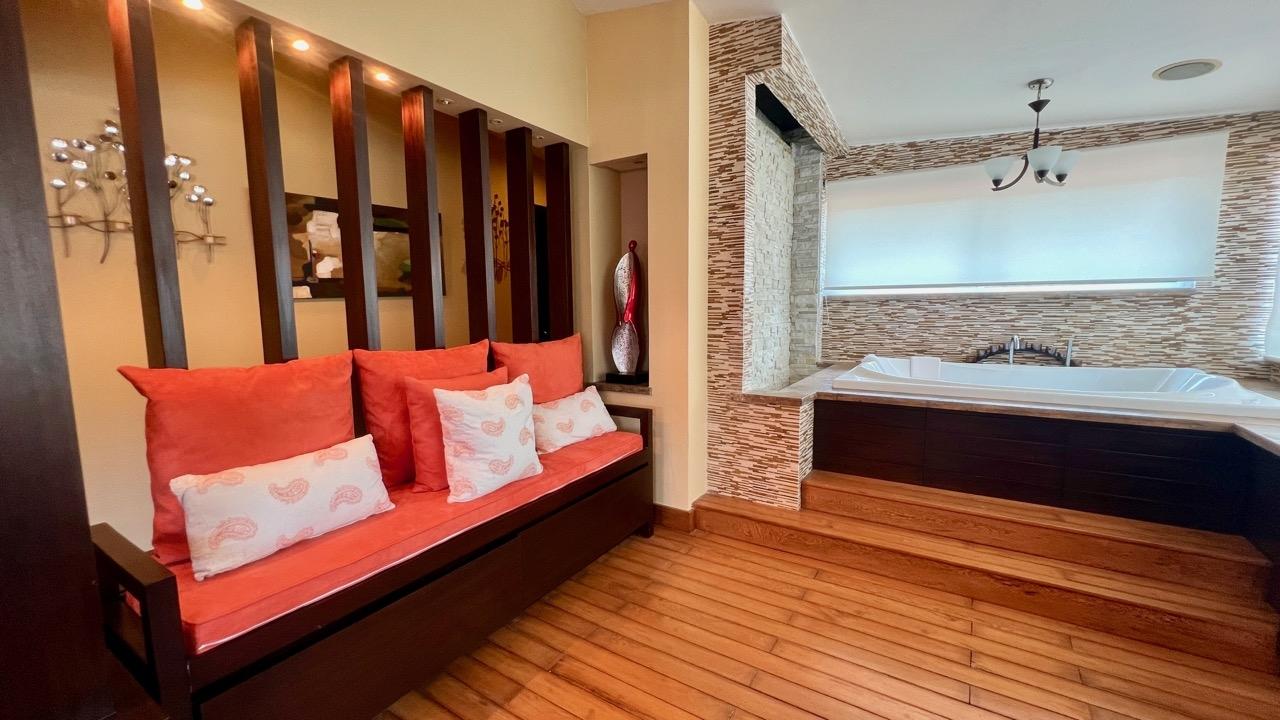 VILLA EN EL GOLF DE CORONADO