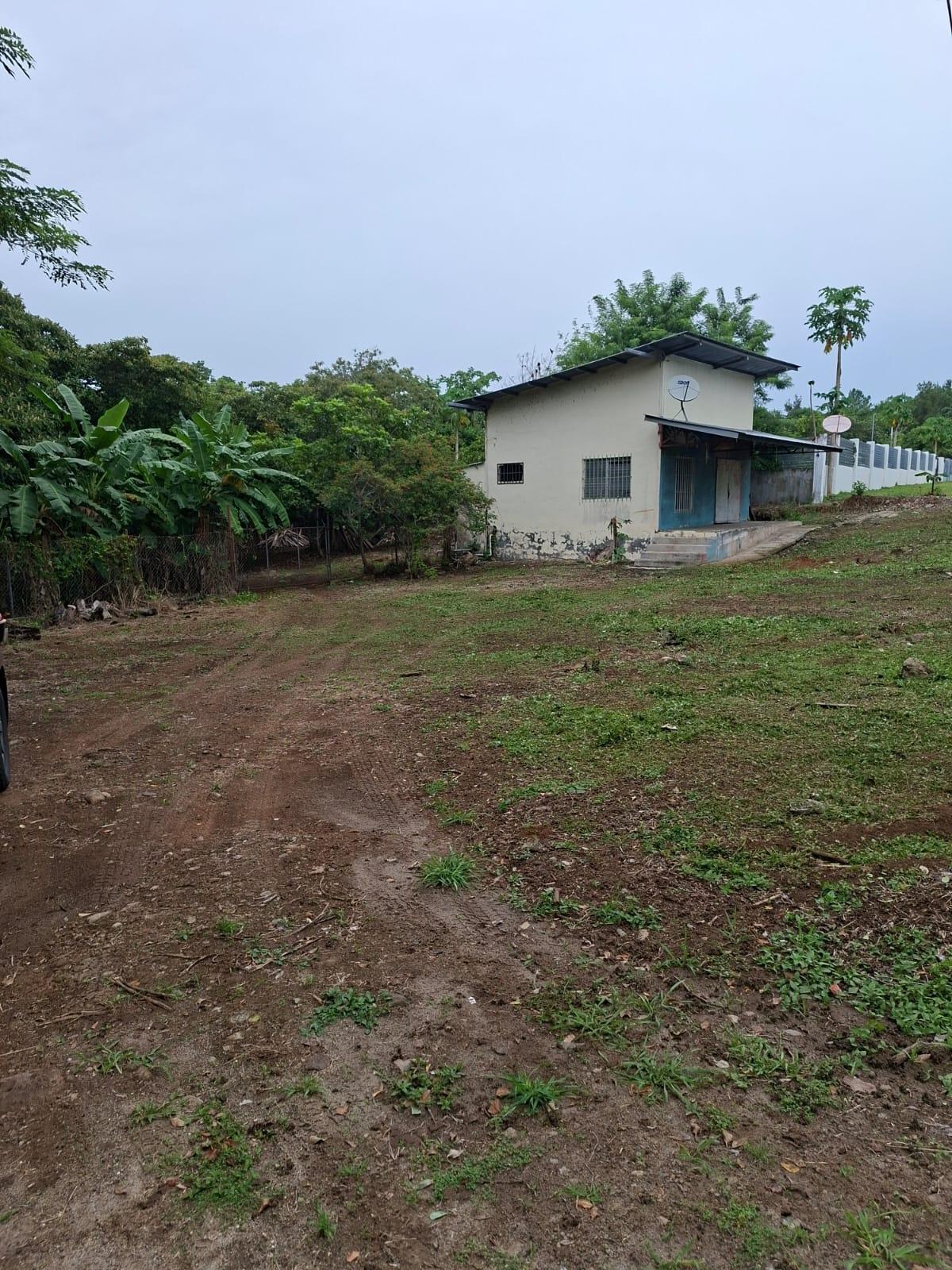 Excelente terreno con mejoras vía El Valle