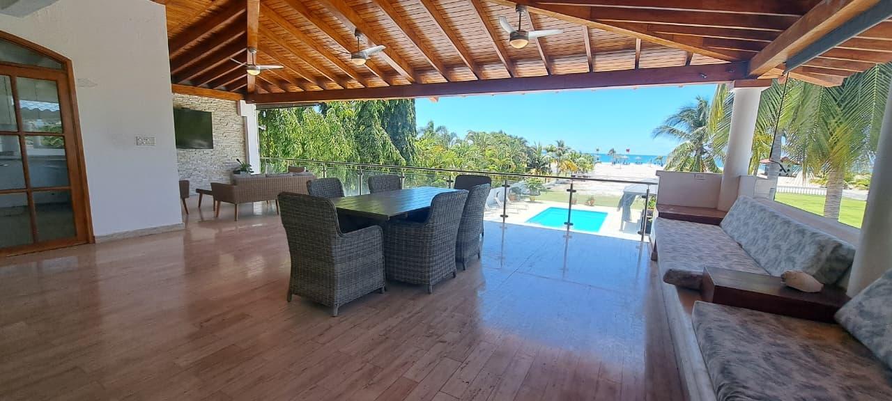 VILLA DÚPLEX FRENTE AL MAR EN PLAYA BLANCA
