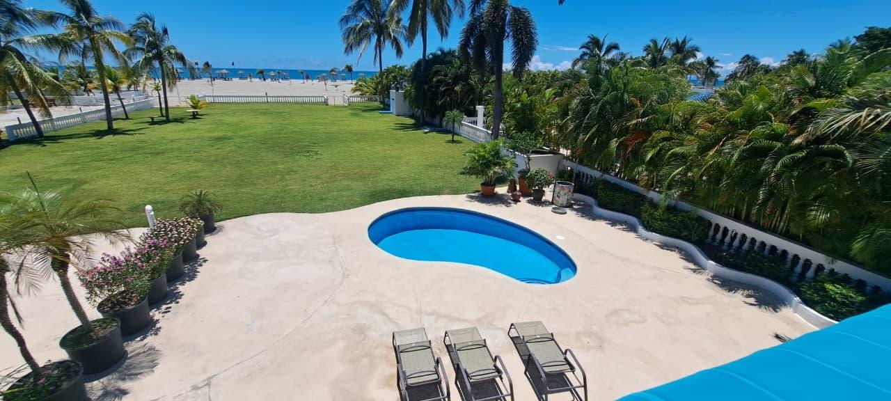 VILLA DÚPLEX FRENTE AL MAR EN PLAYA BLANCA