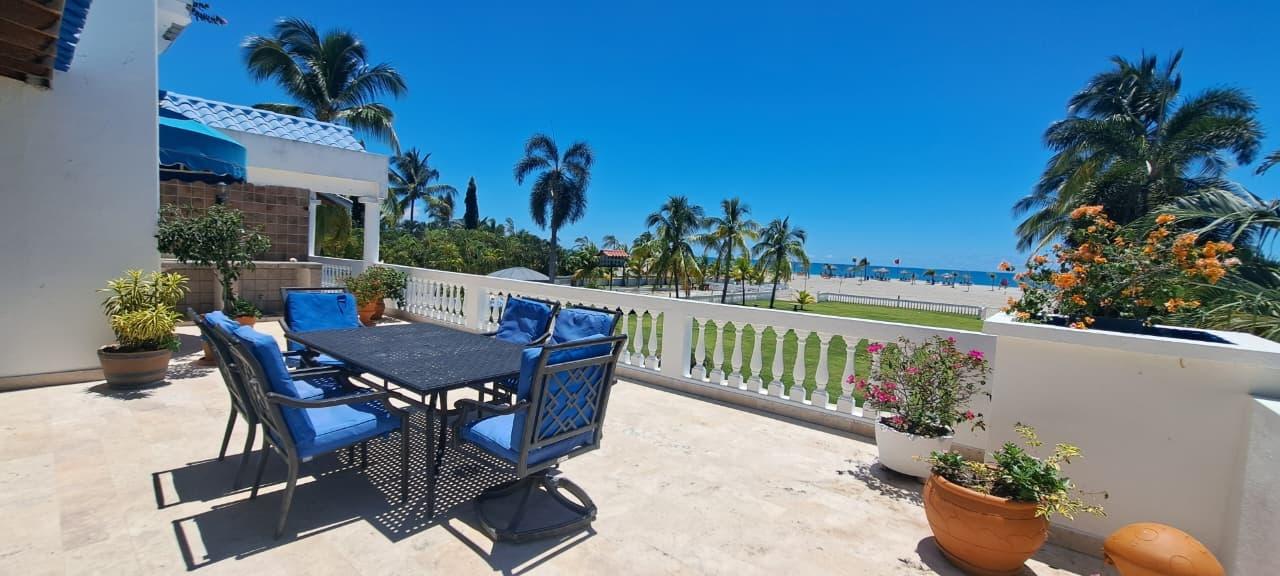 VILLA DÚPLEX FRENTE AL MAR EN PLAYA BLANCA