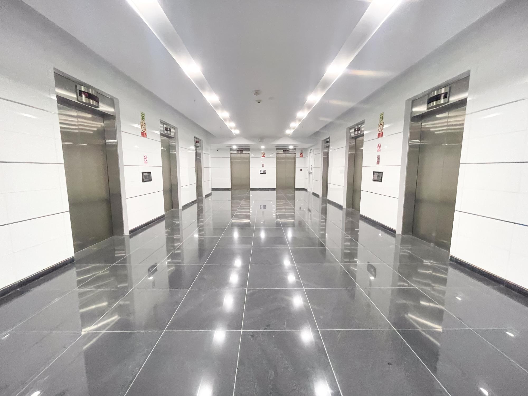 Venta de oficina en gris en Oceania Business Plaza