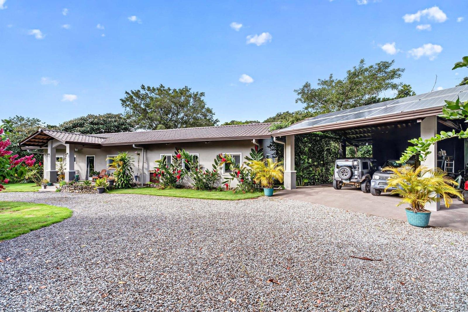 Finca ribereña con dos casas en 3,14 acres.