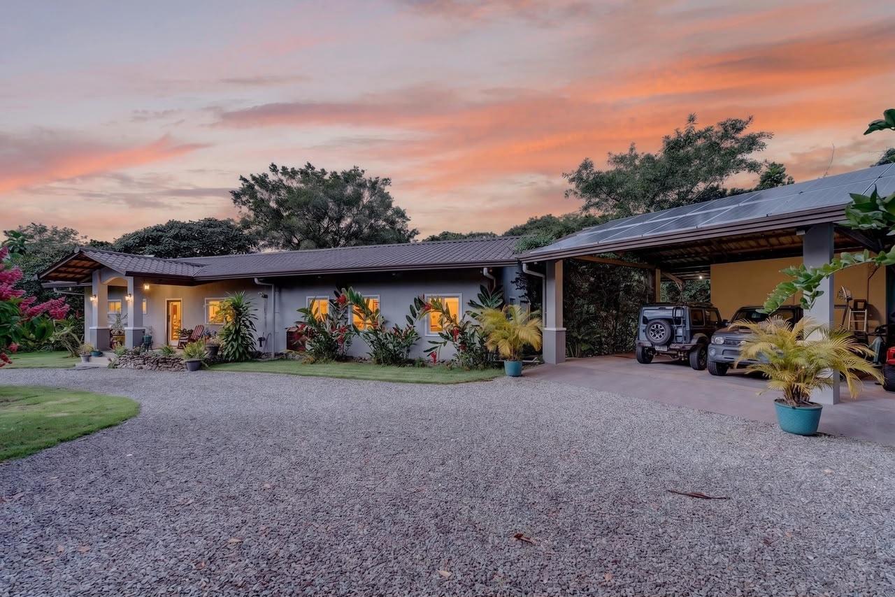 Finca ribereña con dos casas en 3,14 acres.