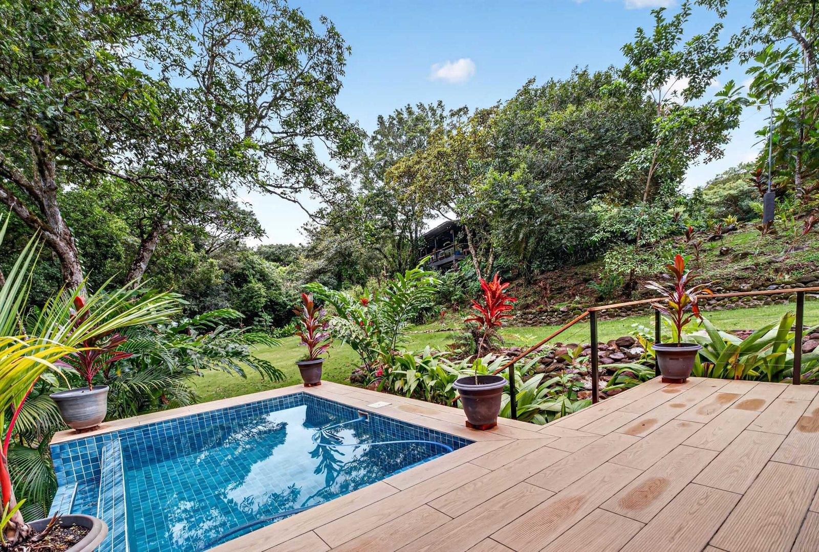 Finca ribereña con dos casas en 3,14 acres.