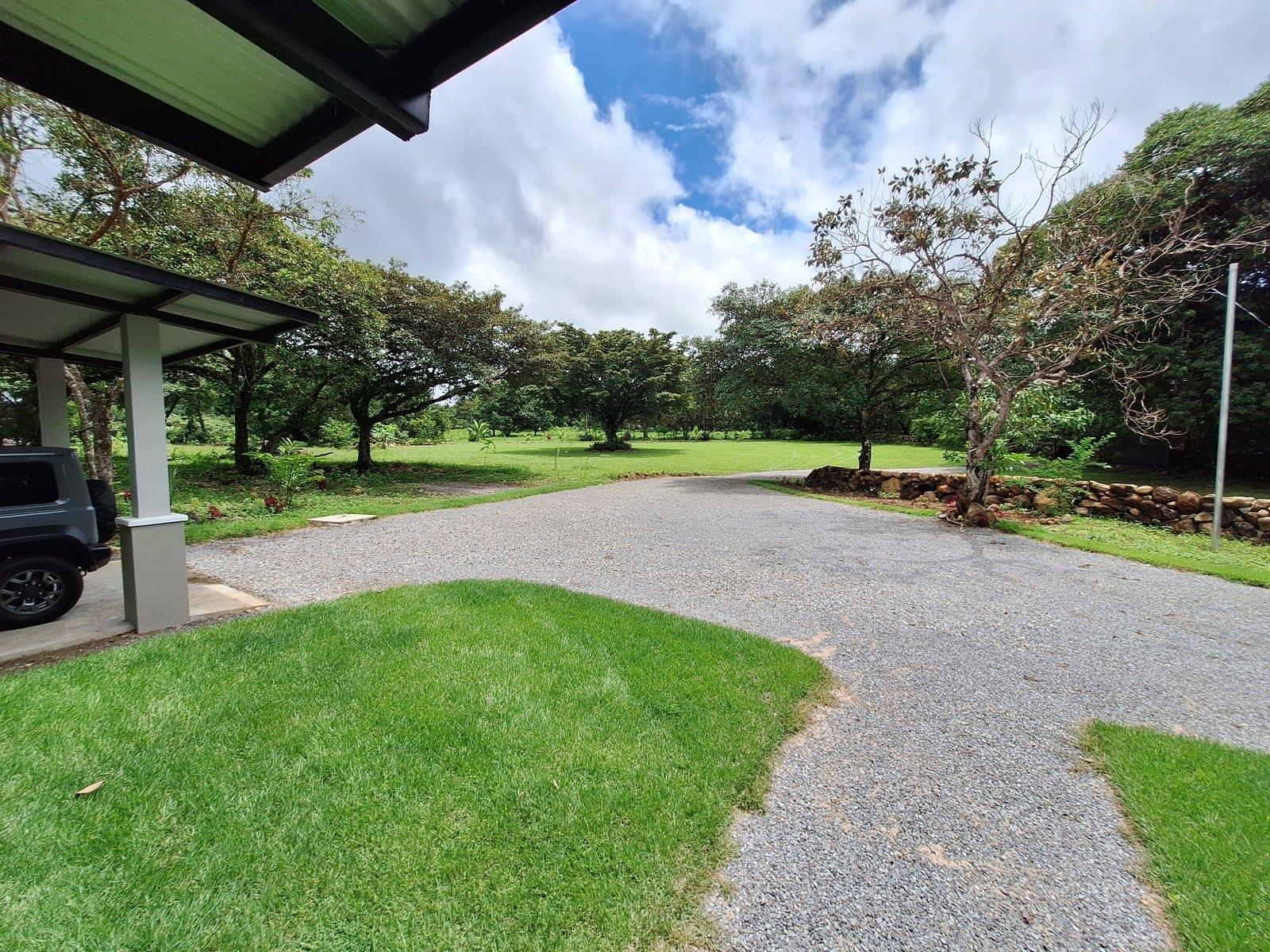 Finca ribereña con dos casas en 3,14 acres.