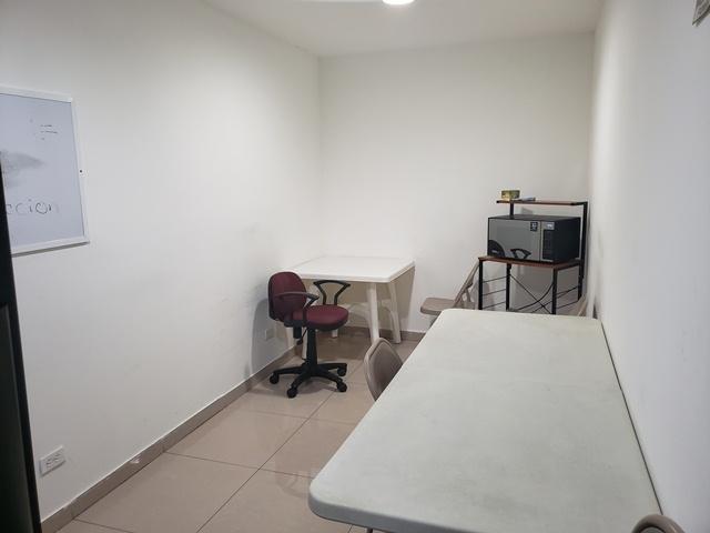 Venta de local comercial en la Zona Libre de Colón