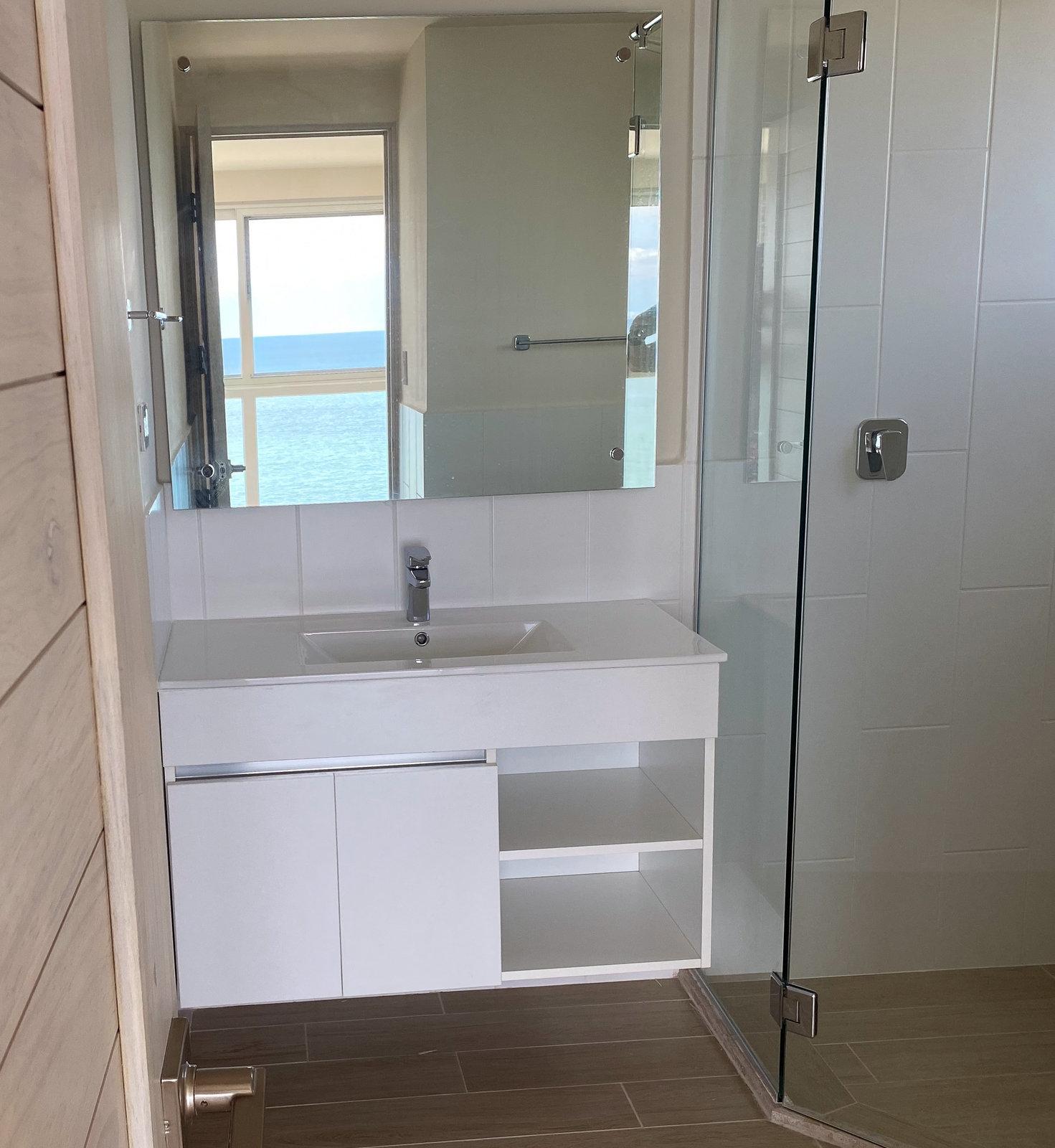 Apartamento frente a la playa en Playa Caracol, Panamá.