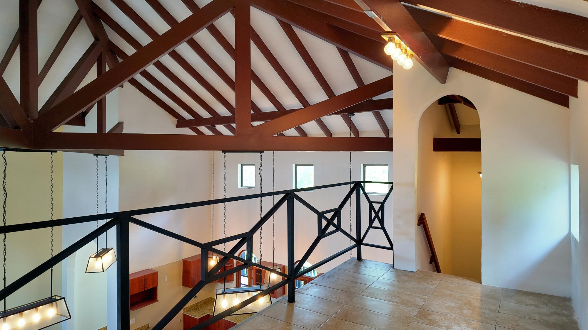 SE VENDE IMPRESIONANTE CASA CON VISTAS AL MAR EN ALTOS DEL MARÍA