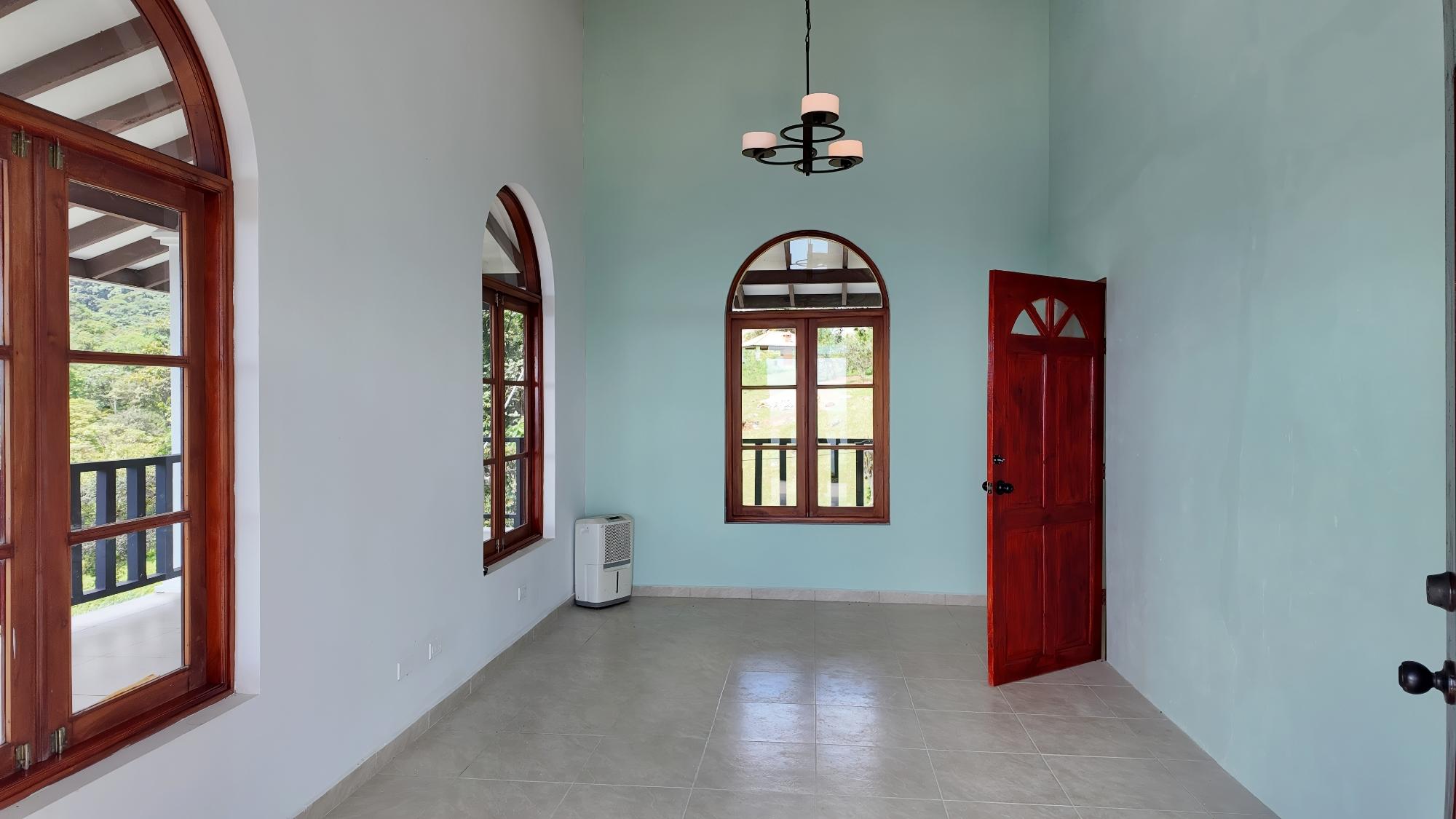 SE VENDE IMPRESIONANTE CASA CON VISTAS AL MAR EN ALTOS DEL MARÍA