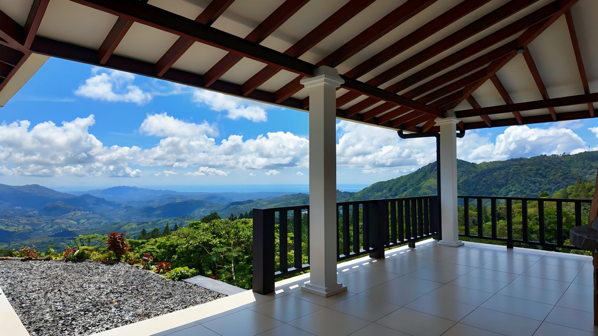 SE VENDE IMPRESIONANTE CASA CON VISTAS AL MAR EN ALTOS DEL MARÍA