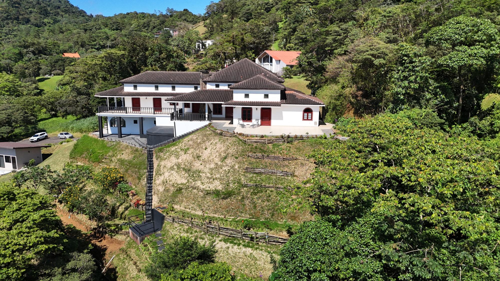 SE VENDE IMPRESIONANTE CASA CON VISTAS AL MAR EN ALTOS DEL MARÍA