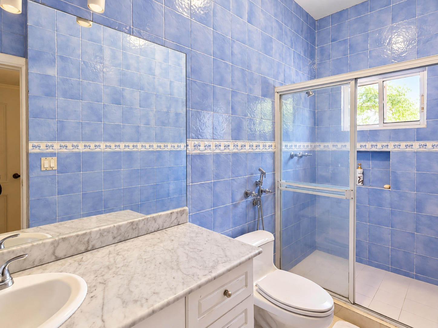 VENTA DE 2 CASAS EN 1 EN COSTA DEL ESTE – 6 RECÁMARAS