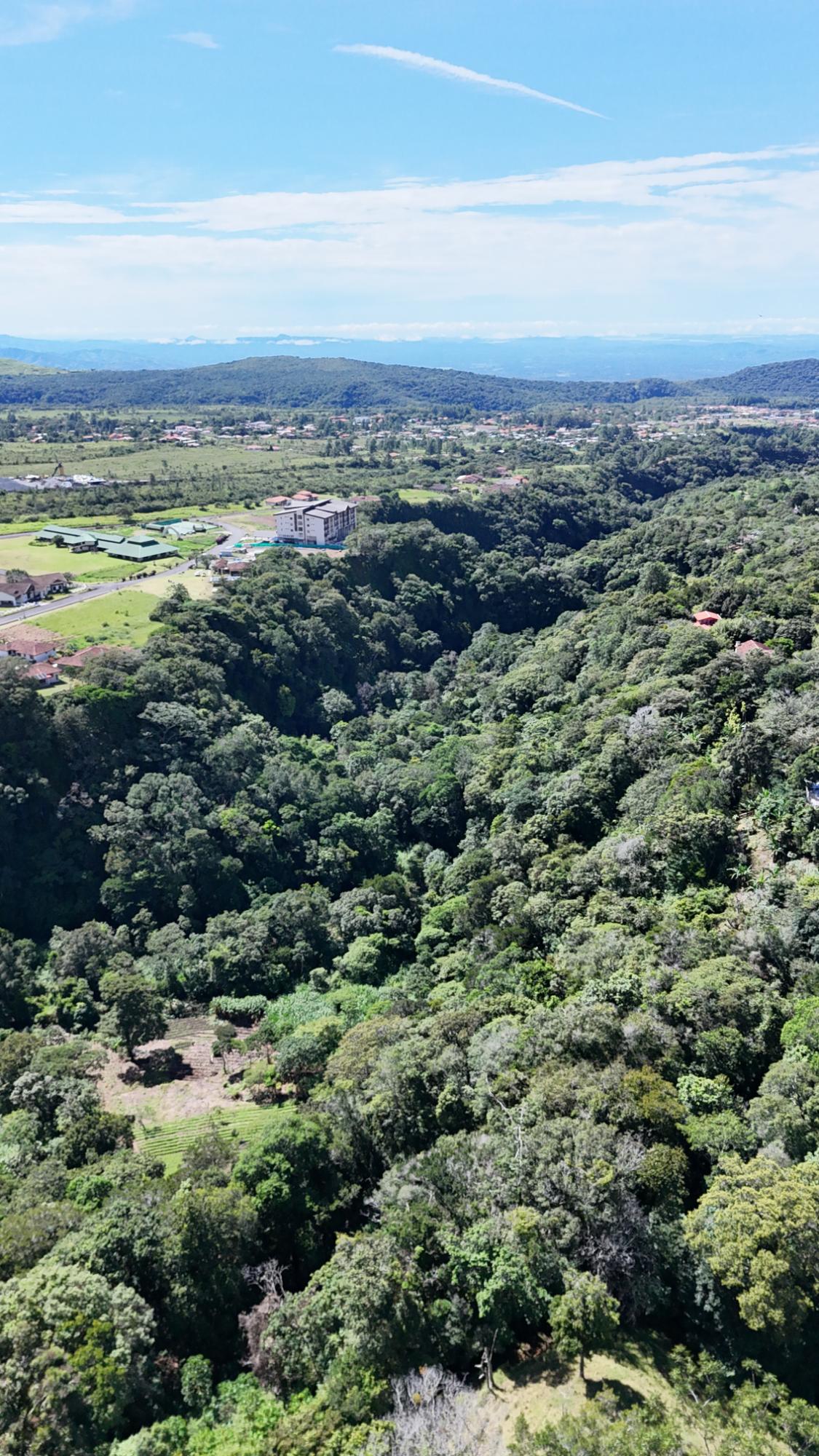 Terreno de 6,9 ha junto a Boquete Country Club — Venta de globo entero