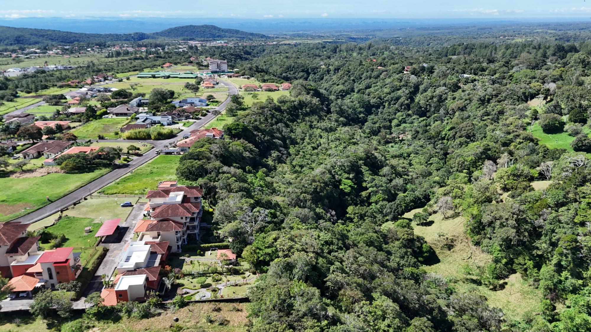 Terreno de 6,9 ha junto a Boquete Country Club — Venta de globo entero
