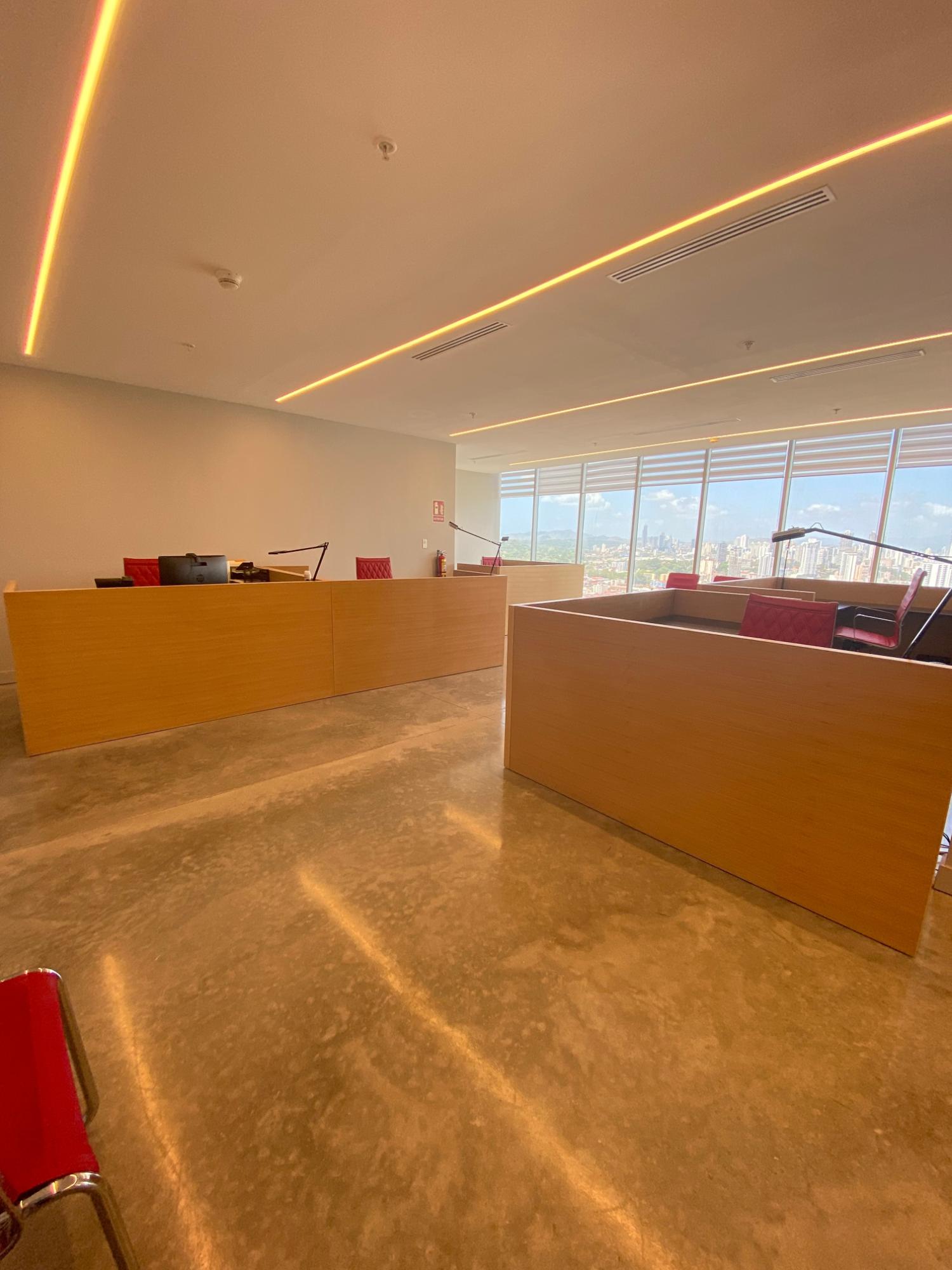 Se vende oficina remodelada en Balboa Office Center