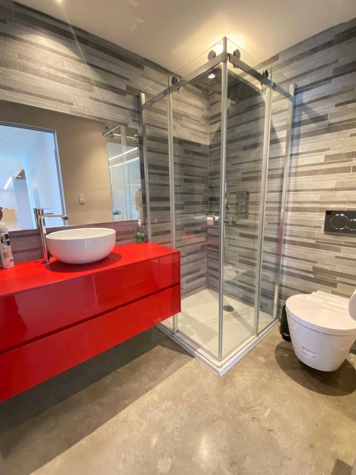 Se vende oficina remodelada en Balboa Office Center