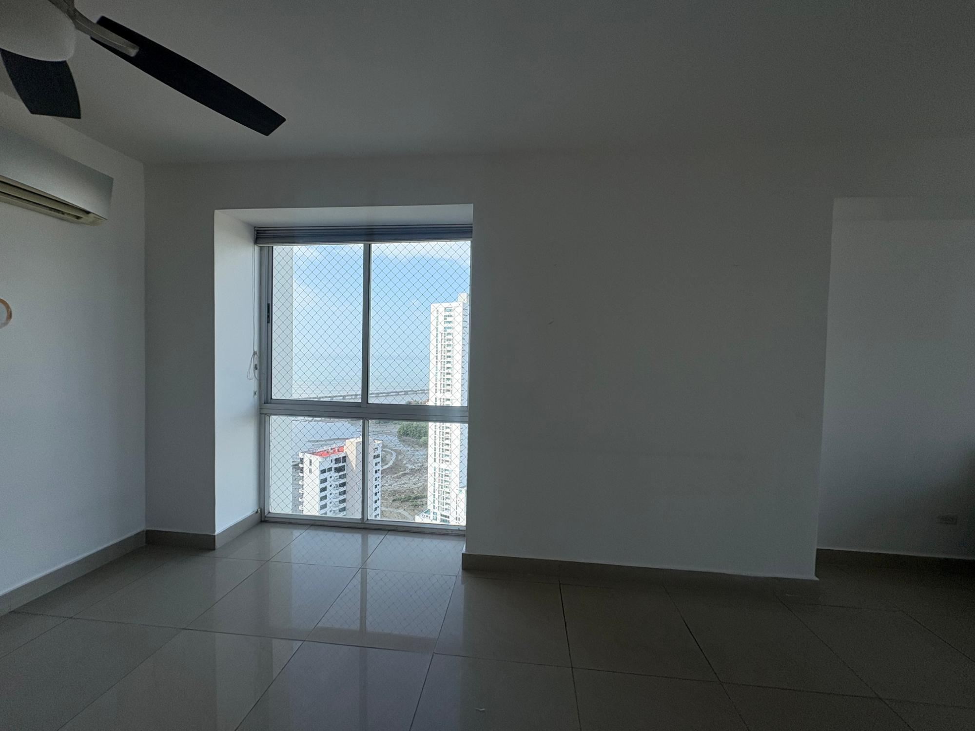 Venta de apartamento en PH Bahia del Golf, Coco del Mar