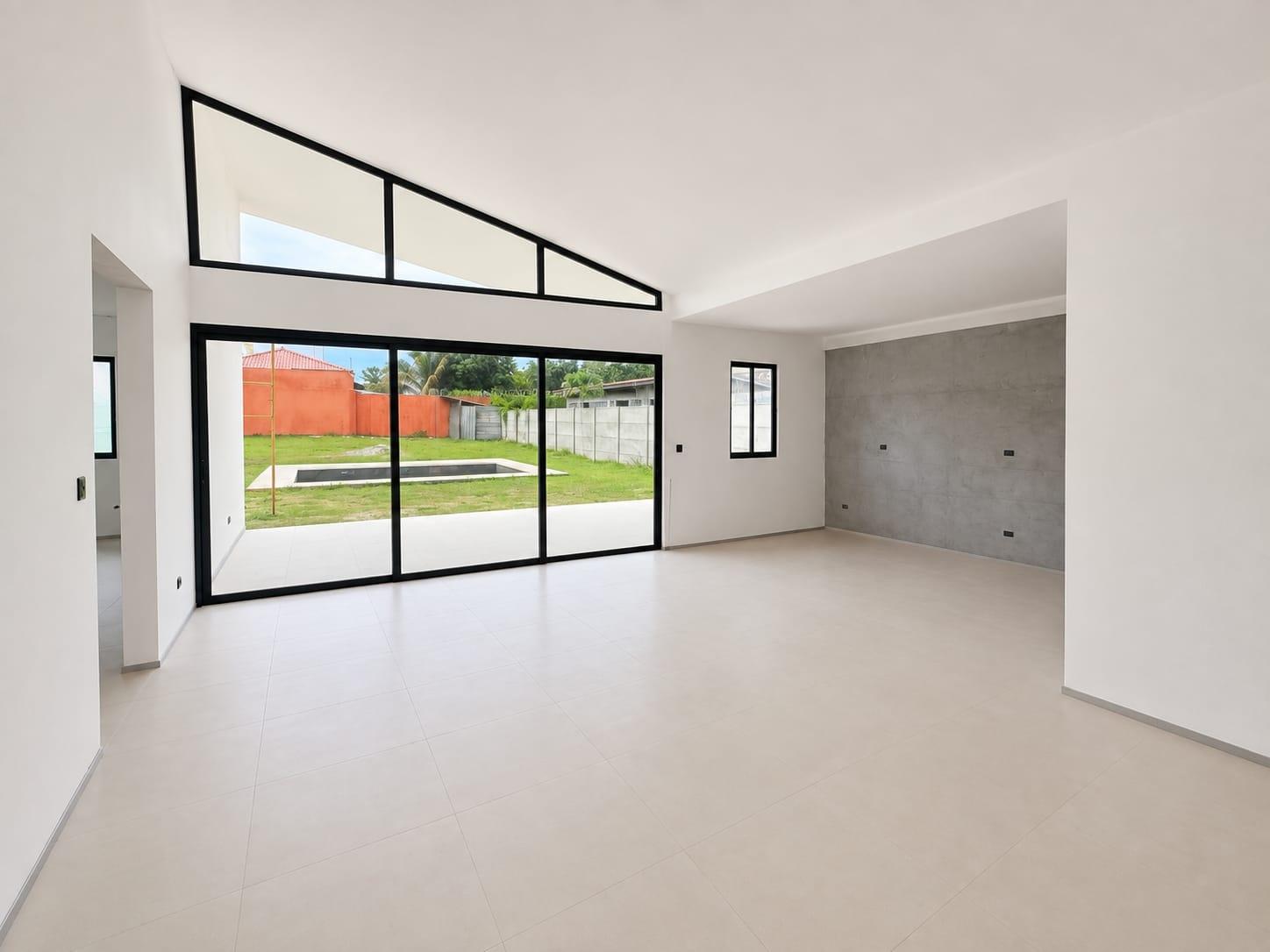 CASA NUEVA Y MODERNA CON PISCINA EN VENTA EN CORONADO