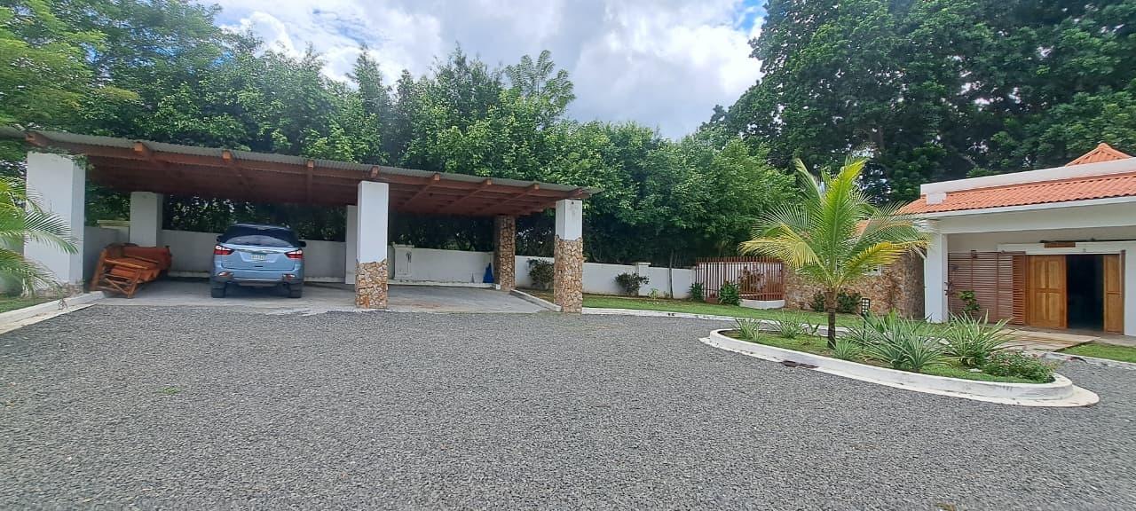 Casa de 4 Recámaras con Piscina Privada y Jacuzzi en El Espino