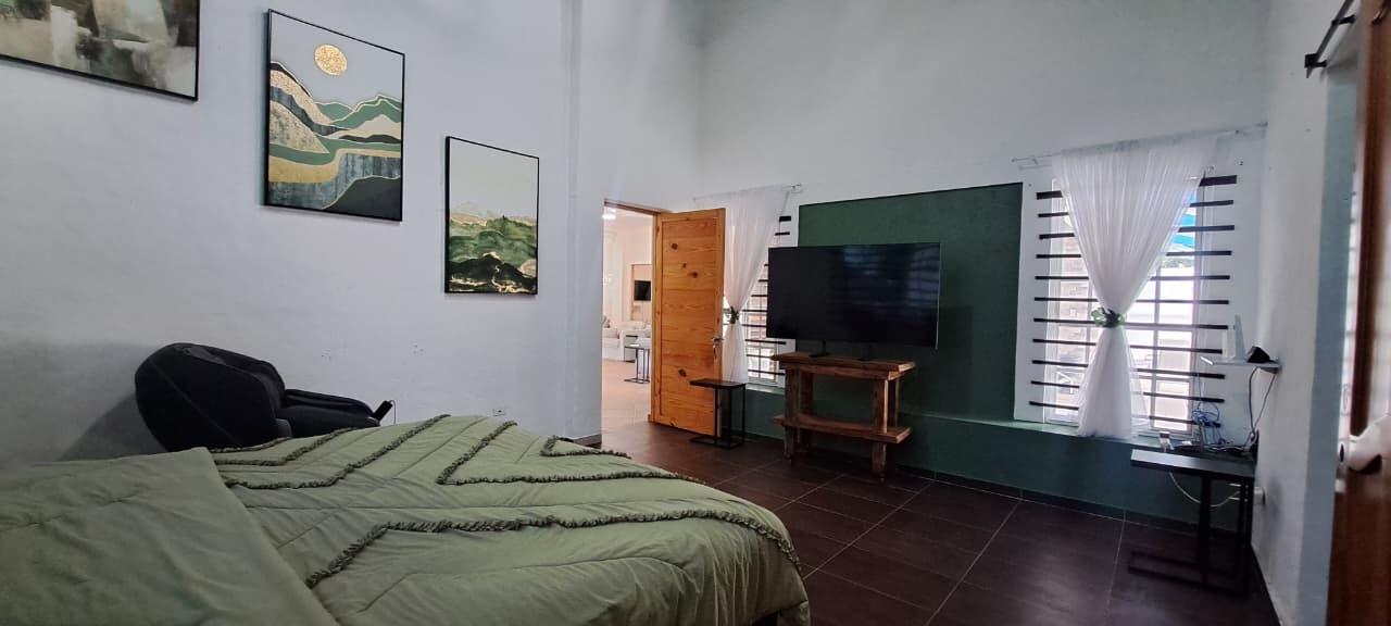 Casa de 4 Recámaras con Piscina Privada y Jacuzzi en El Espino