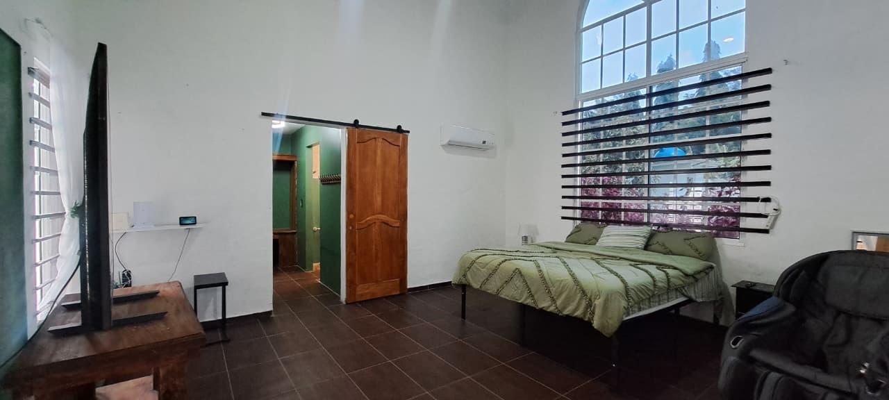 Casa de 4 Recámaras con Piscina Privada y Jacuzzi en El Espino