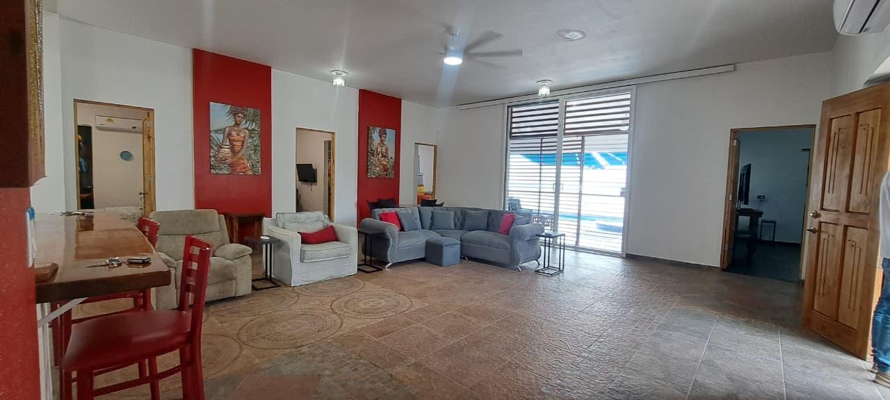Casa de 4 Recámaras con Piscina Privada y Jacuzzi en El Espino