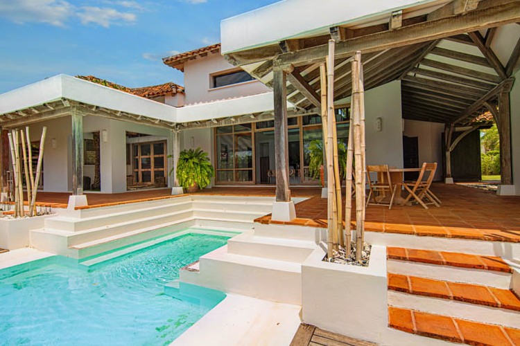A nice home with a pool for sale in Panama.