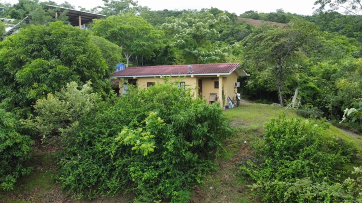 CENTRALLY-LOCATED LOT WITH 2 RENTAL STUDIOS