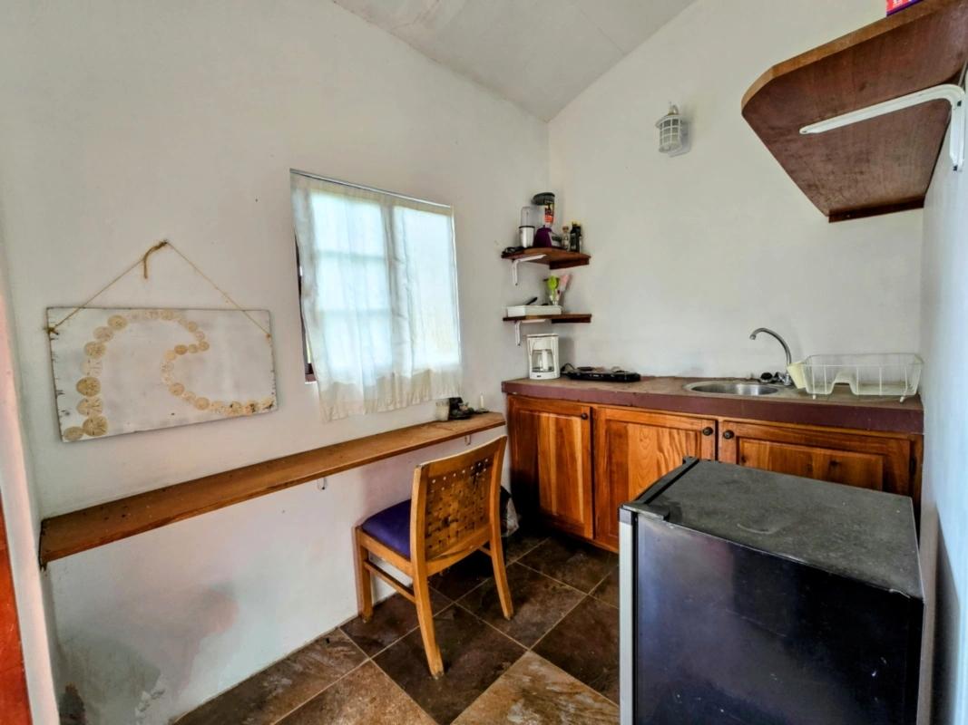CENTRALLY-LOCATED LOT WITH 2 RENTAL STUDIOS