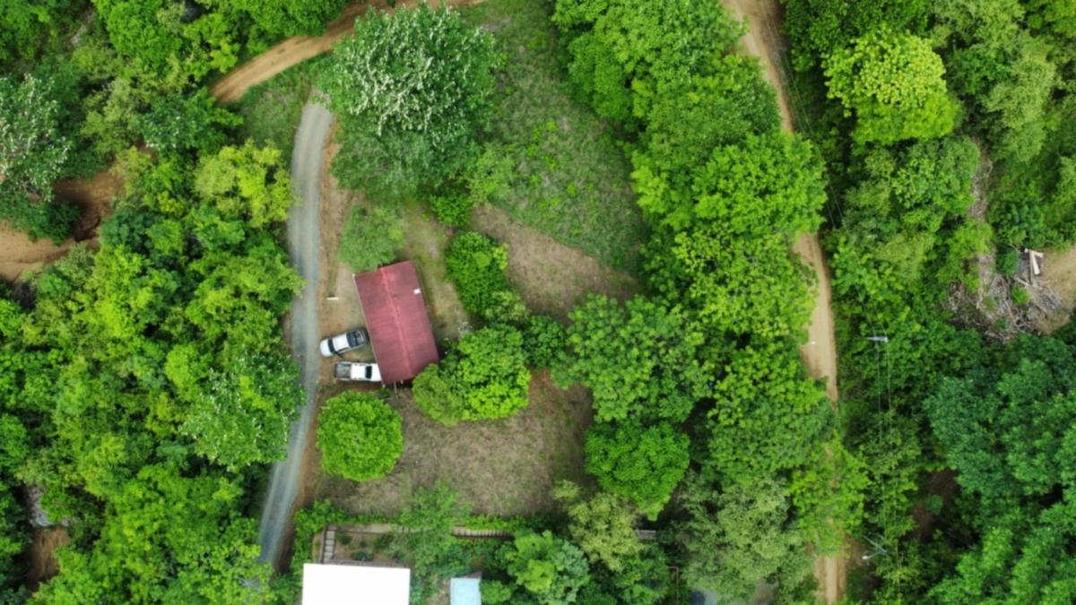 CENTRALLY-LOCATED LOT WITH 2 RENTAL STUDIOS