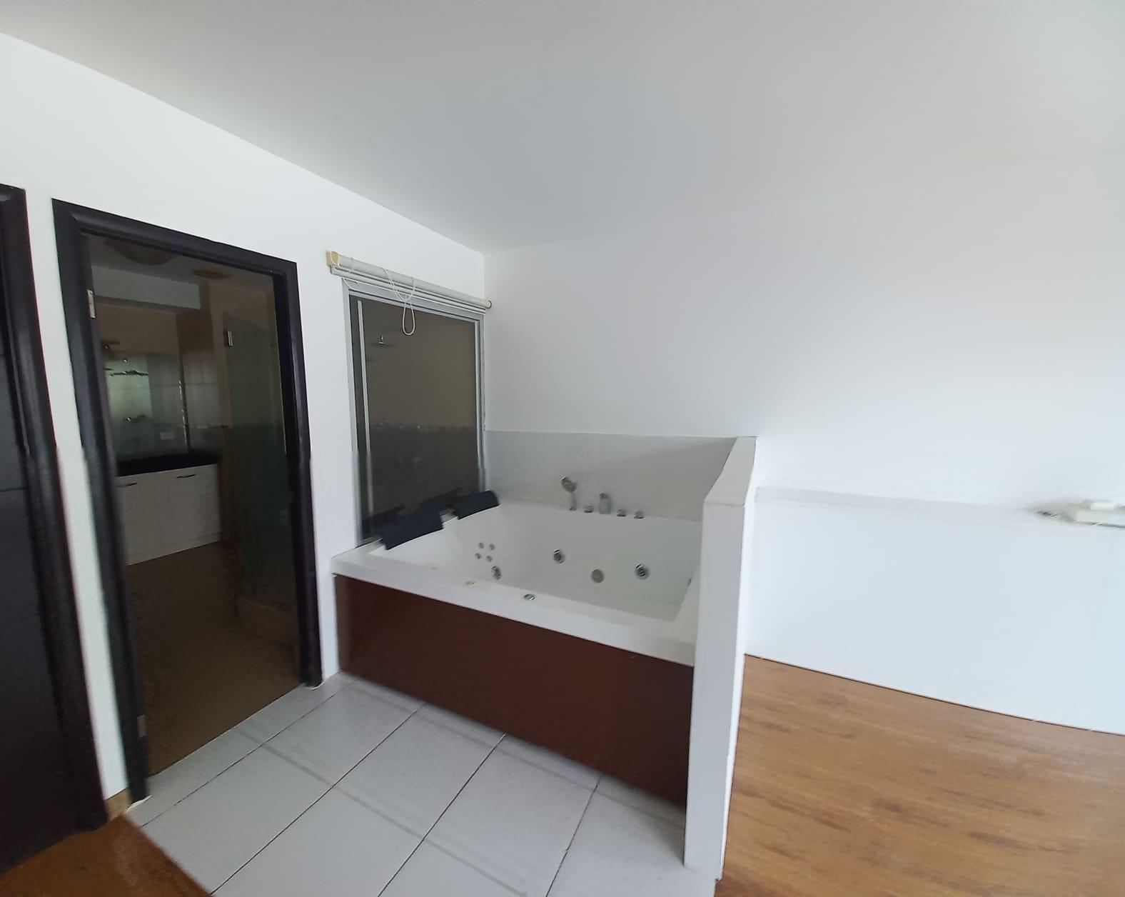 PH BAYFRONT APARTMENT FOR SALE