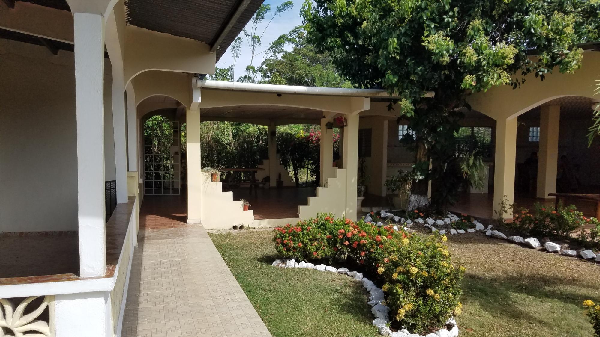 1.4 hectares lot with a country house in Rio Hato