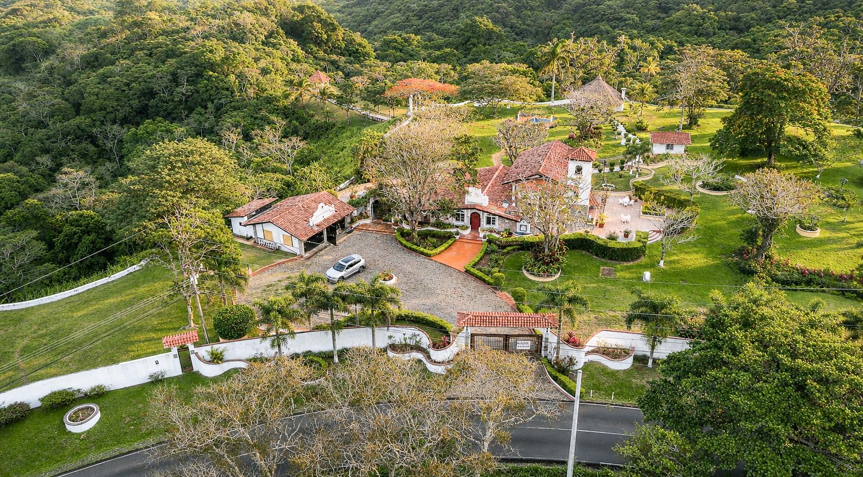 Luxury Hacienda Estate near El Valle de Antón