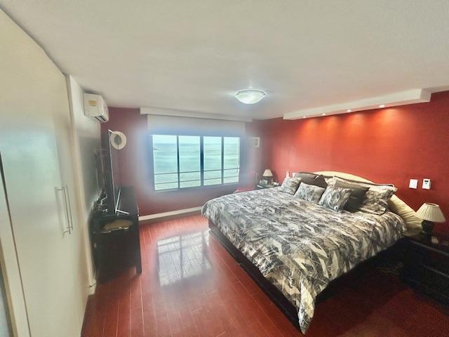 SALE: BEACHFRONT APARTMENT, PH SABOGA