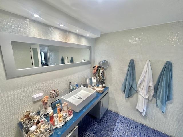 SALE: BEACHFRONT APARTMENT, PH SABOGA