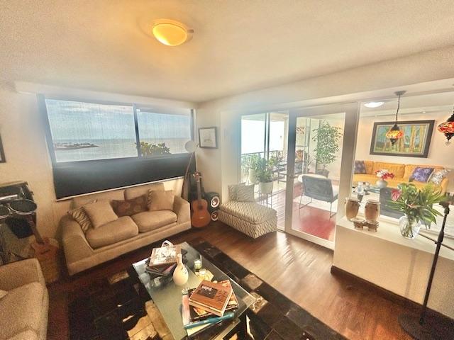 SALE: BEACHFRONT APARTMENT, PH SABOGA