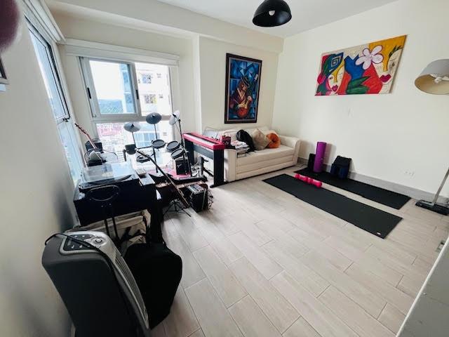 Beautiful apt apartment for sale facing the bay.