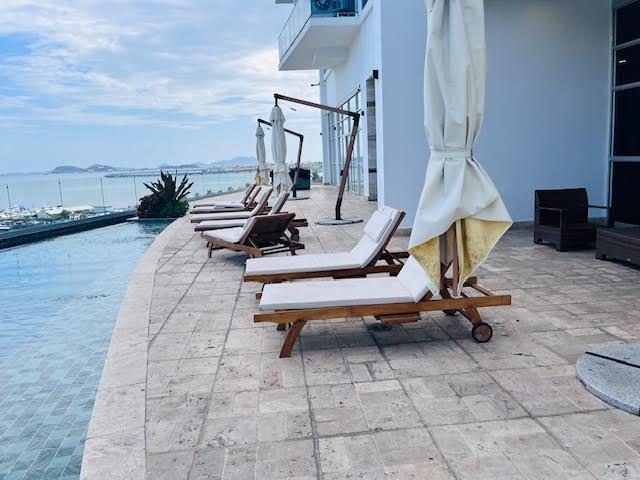 Beautiful apt apartment for sale facing the bay.