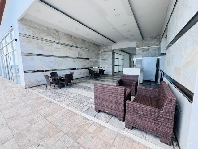 Beautiful apt apartment for sale facing the bay.