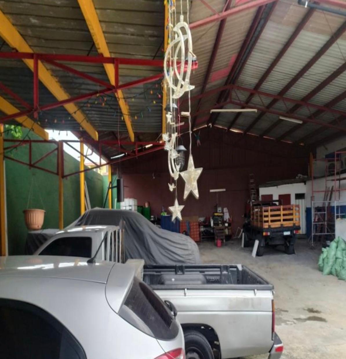 BUILDING, COMMERCIAL AND BUSINESS TOGETHER
