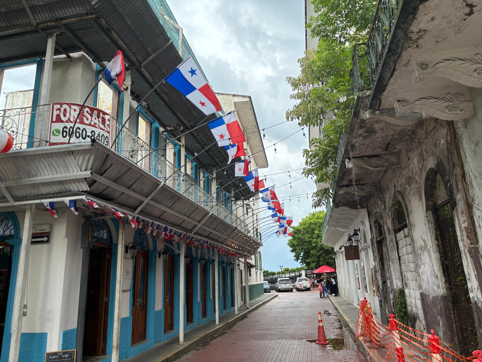 Commercial building with ROI in casco viejo.