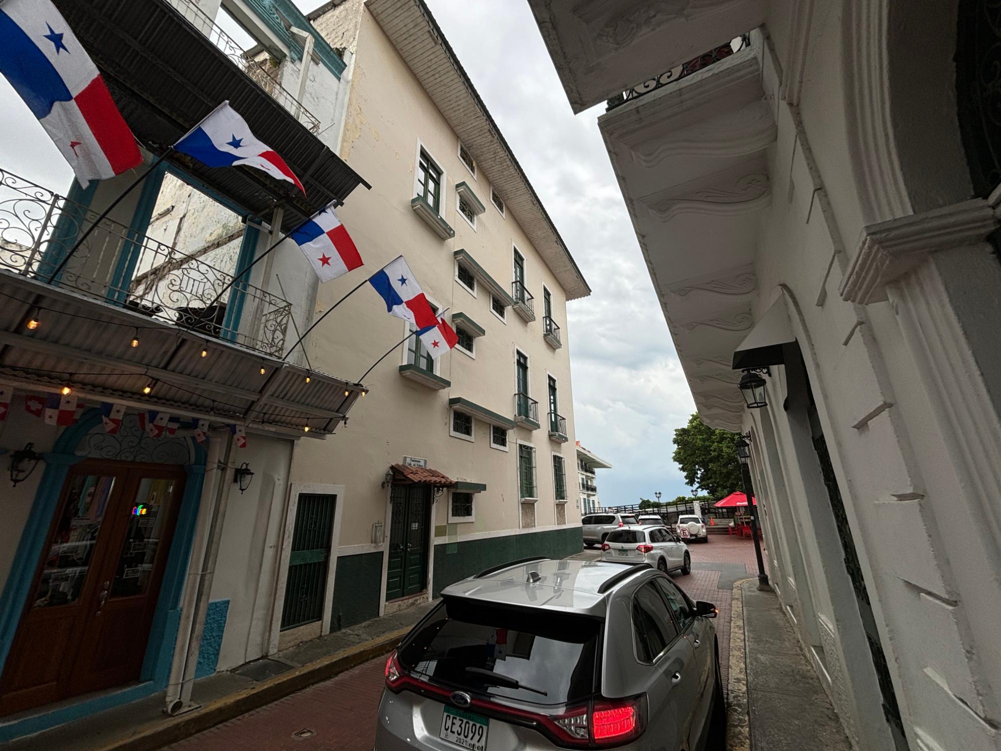 Commercial building with ROI in casco viejo.