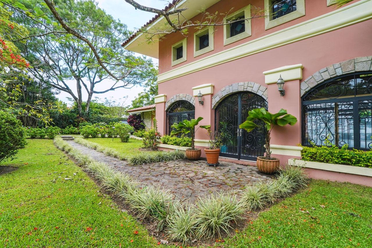 House for Sale in El Valle de Anton