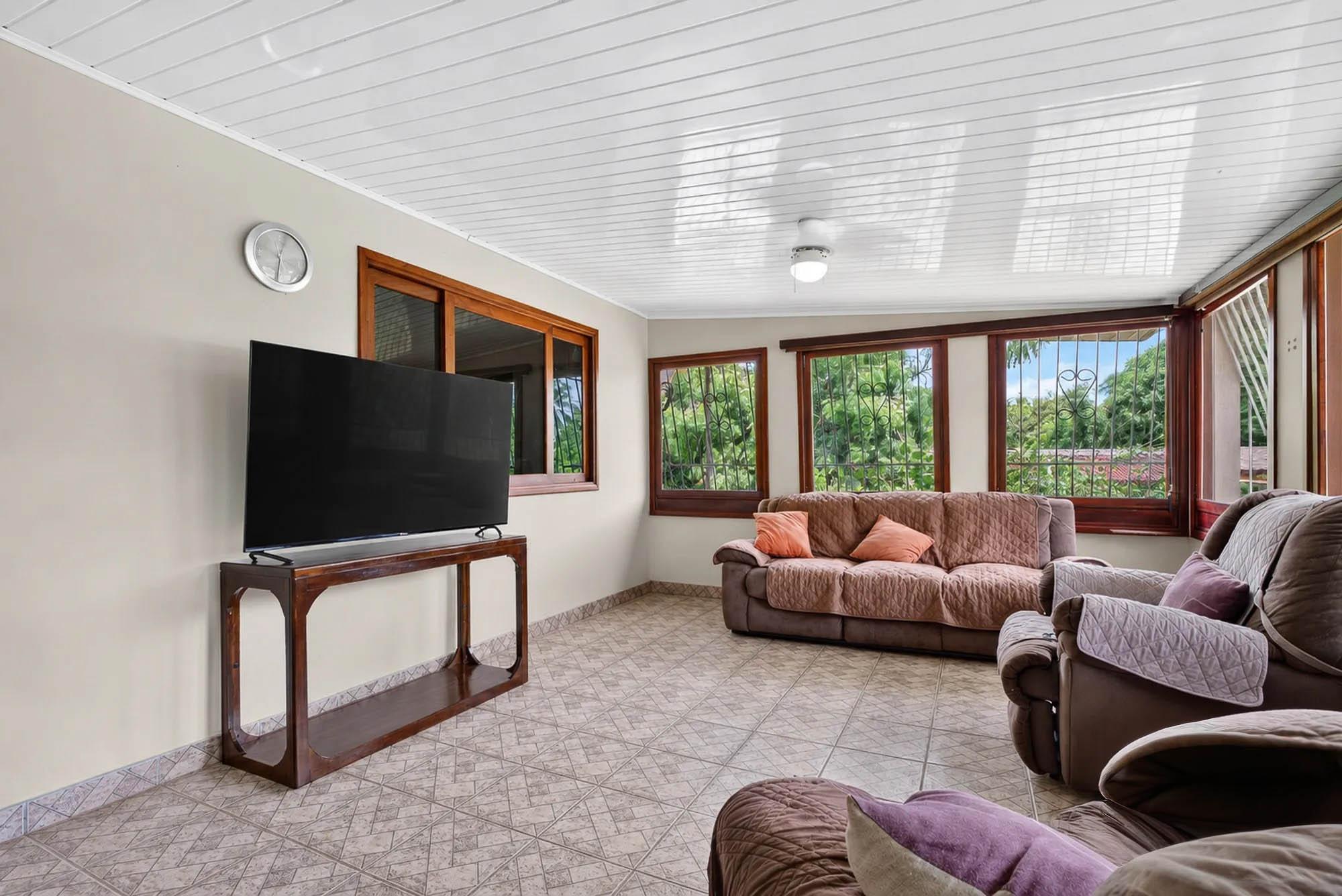 Spacious Home with Pool and Guest Apartment