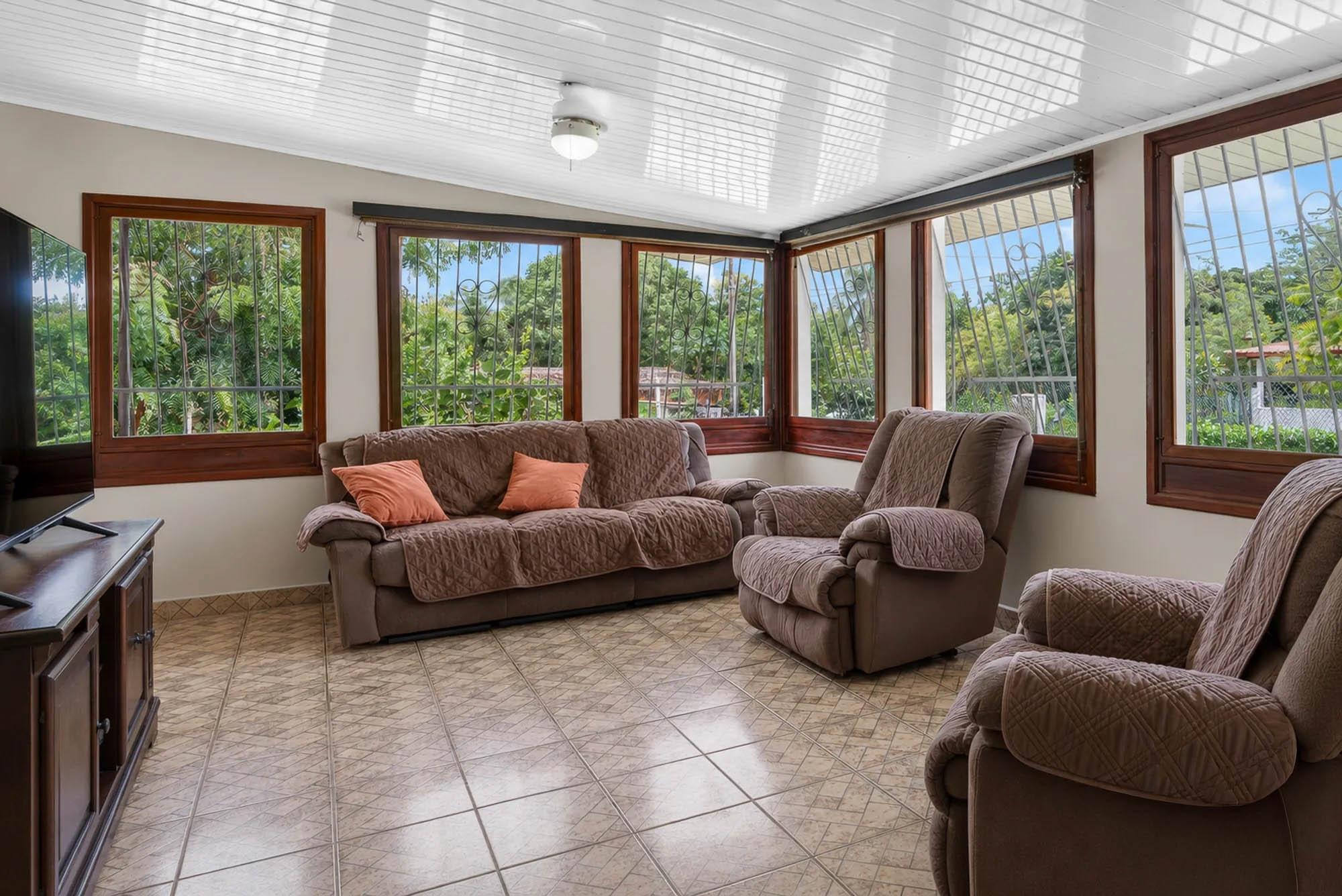 Spacious Home with Pool and Guest Apartment